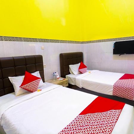 Oyo 1427 Azzahra Guest House Syariah Mataram Exterior photo